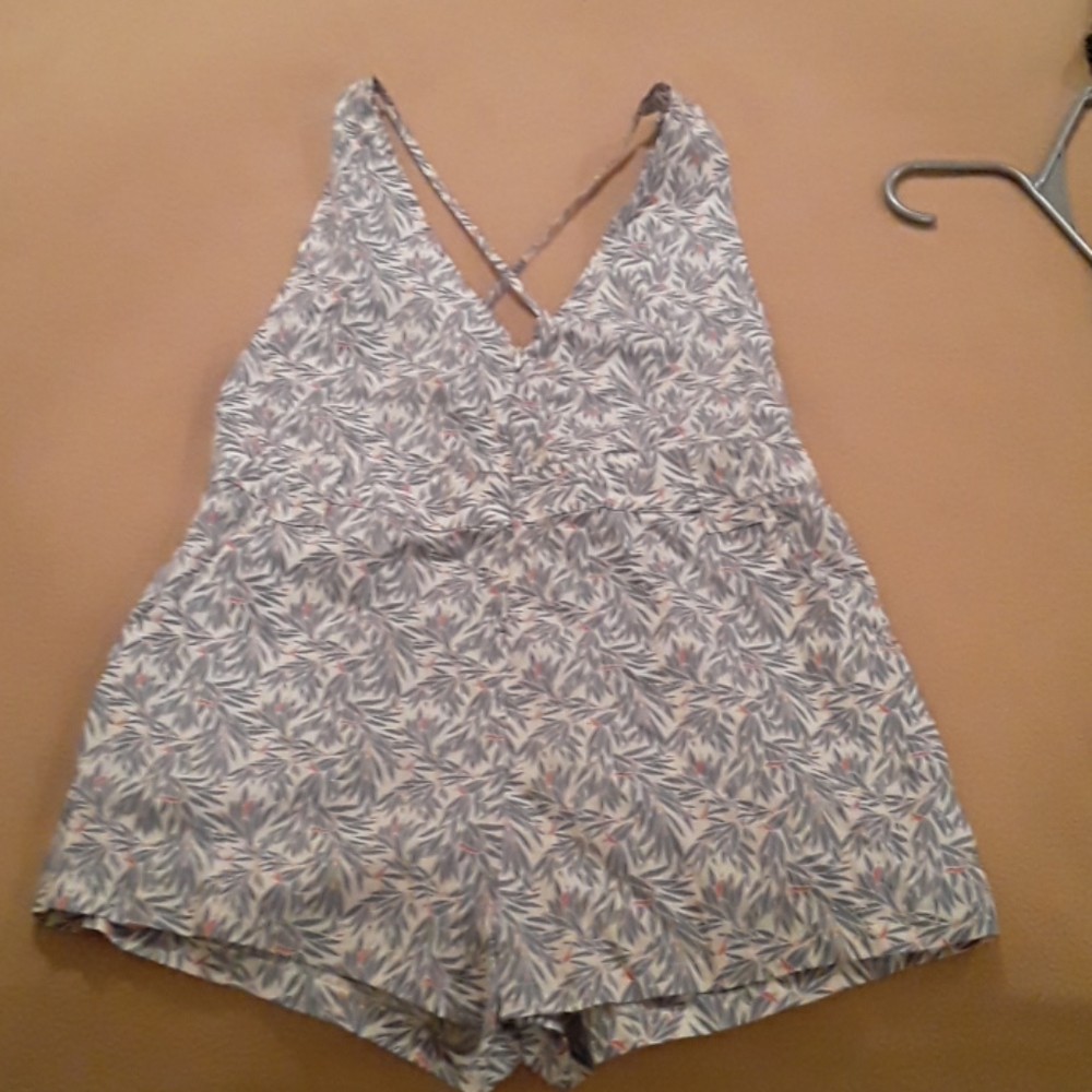 Romper - Picture 2 of 4